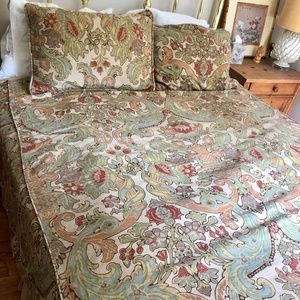 Pottery Barn Queen Duvet Cover and Shams